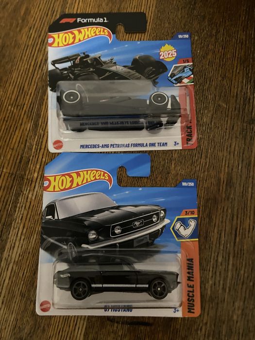 Hot wheels f1, mustang