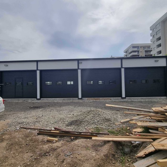 Usi sectionale industriale pentru hale