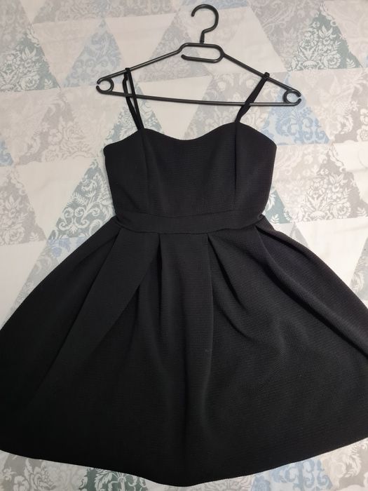 Разкроена черна рокля – XS – 20 лв
