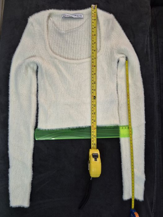 Pulover alb pufos Bershka, mărimea S