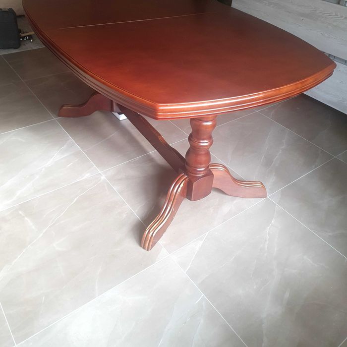 Елипсовидна трапезна маса от масивно дърво, разтегателна