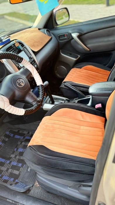 Автомобиль тайота рав 4