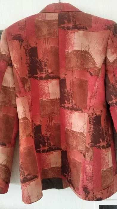 Елегантно бяло дамско яке и сако