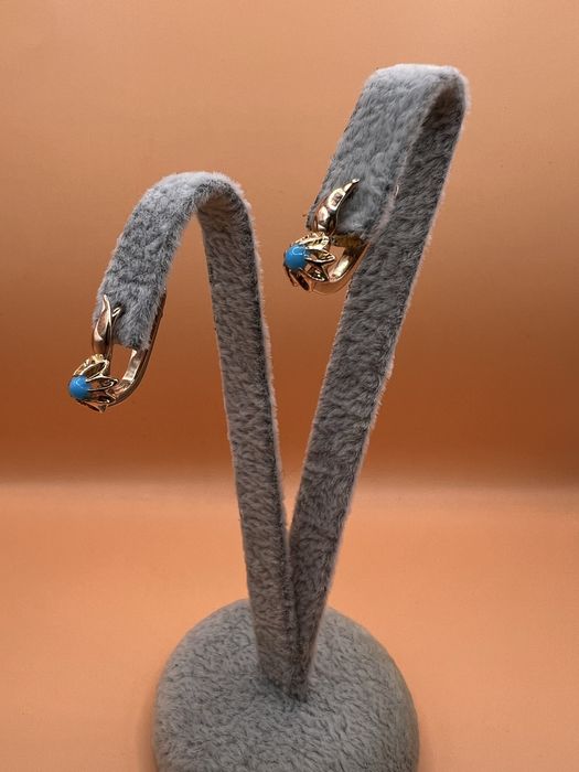 Продам золотые серьги.