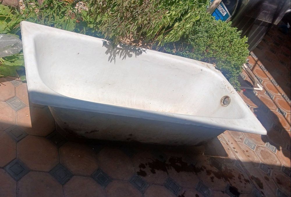 chuguniviy vanna sotiladi srochna