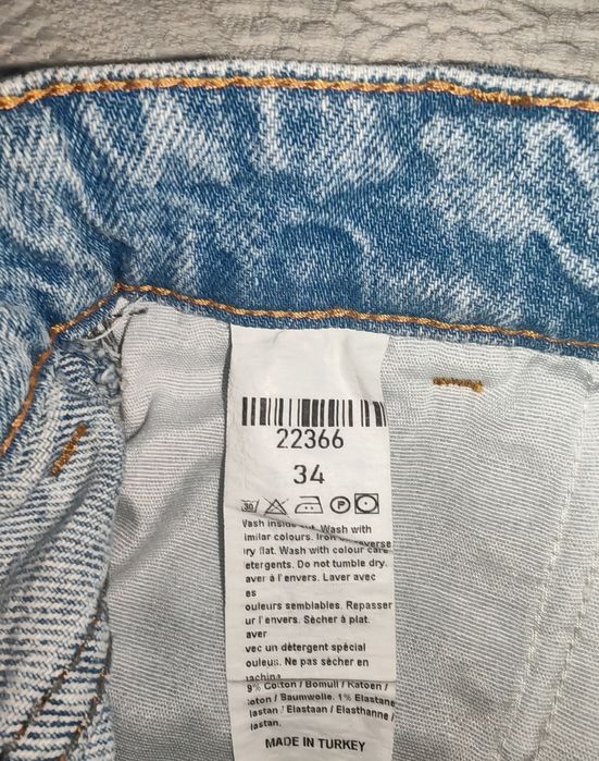 Pantaloni scurți  denim mărimea 34-Karol
Dim:talie 34 cm x 2,lg.34 cm