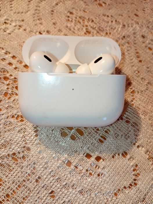 Vând căști originale de iPhone, preț de nimic