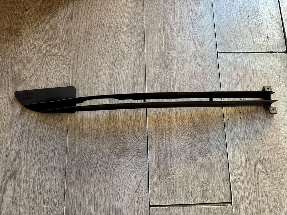 Grila in bara fata stinga si dreapta originale mercedes w123