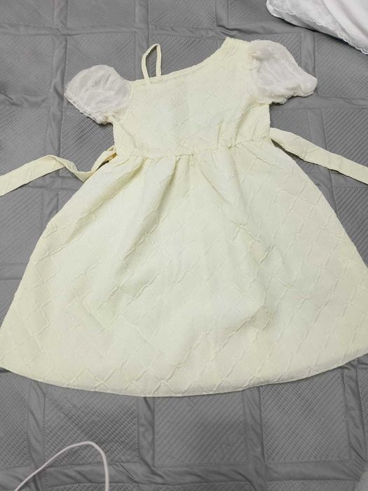 продам платья для девочки