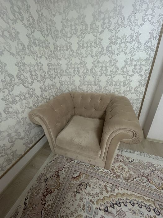 Диван в комплекте