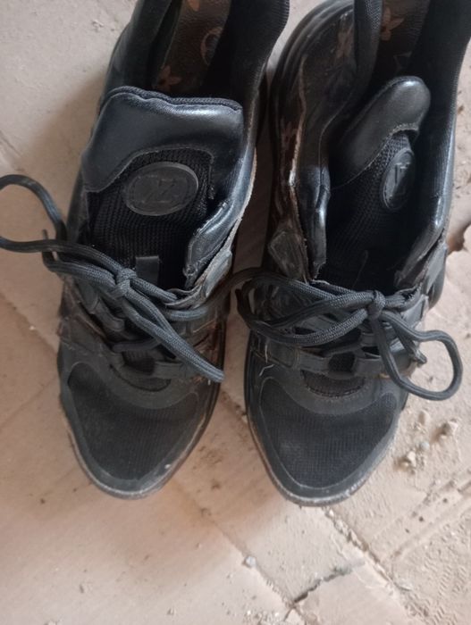 Сандали и кроссовка