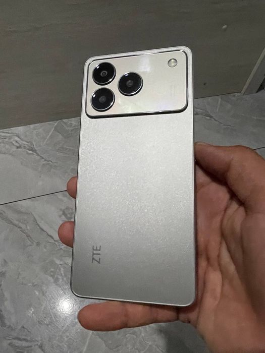 ZTE 6/128 yengi tel karopka dak bor  80$