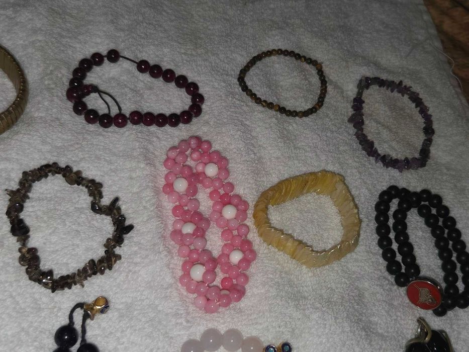 Lot vintage de 19 bratari diverse