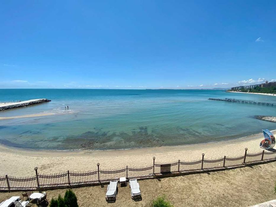 Двустаен апартамент с фронтална гледка море, Първа линия