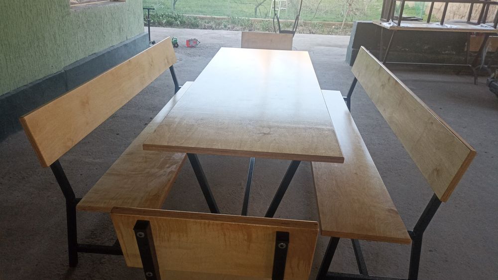 Уличный стол и скамейка