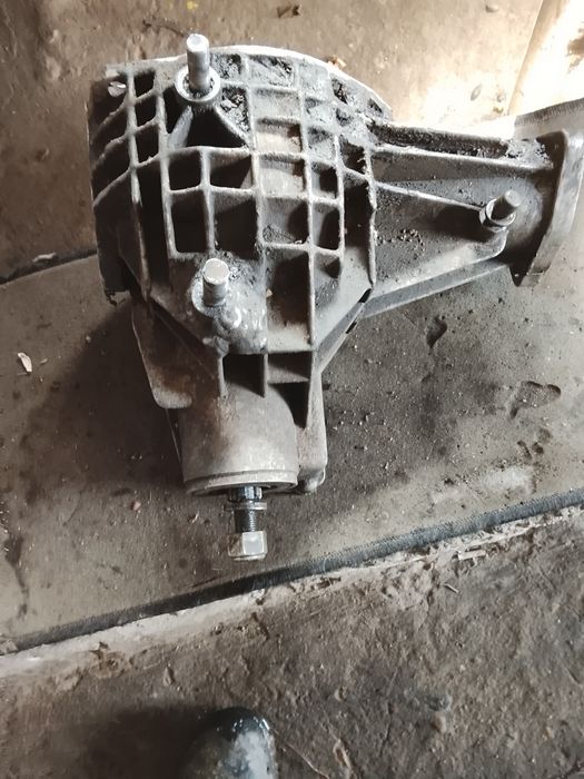 Редуктор передний