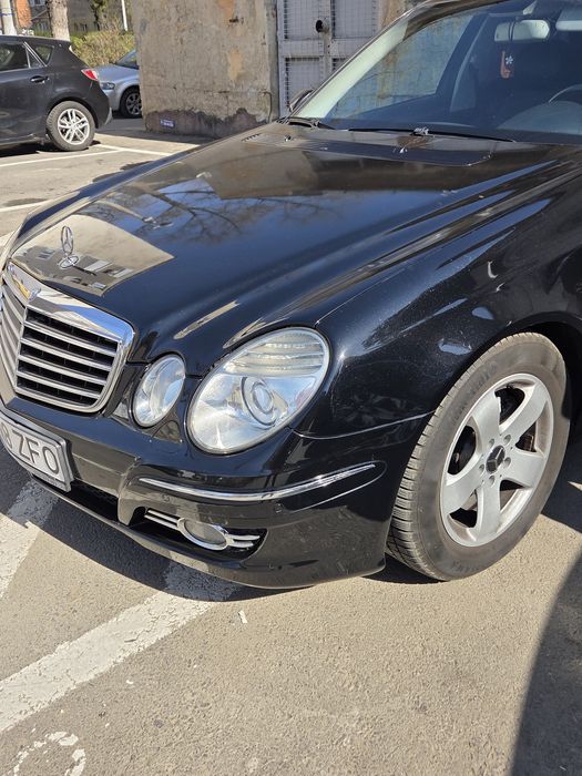 Vând mercedes E200 2006  motor 2.2foarte bine întreținut 231.000 km
