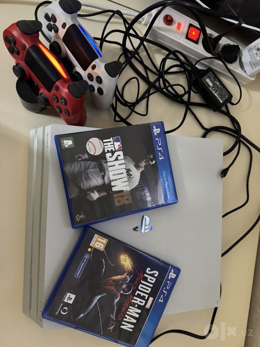 PS 4 Pro White / 1TB / v12.52