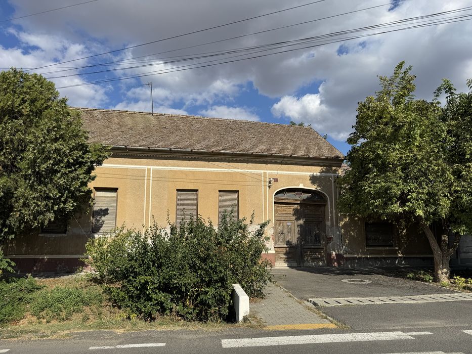 Casa de vanzare in centrul orasului pecica