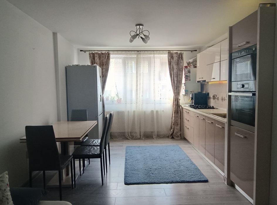 Apartament 46 m2 cu 2 camere si balcon+garaj 18 m2