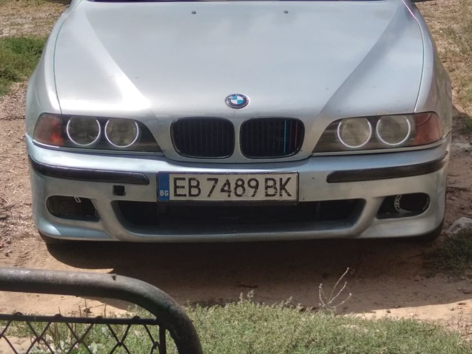 Продавам BMW320i и 520i