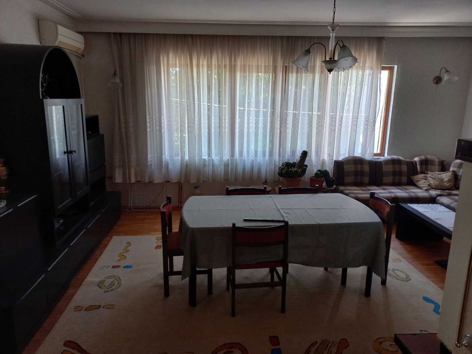 Едноетажна жилищна сграда под наем в Елин Пелин