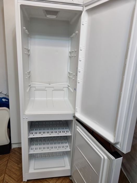 Холодильник indesit