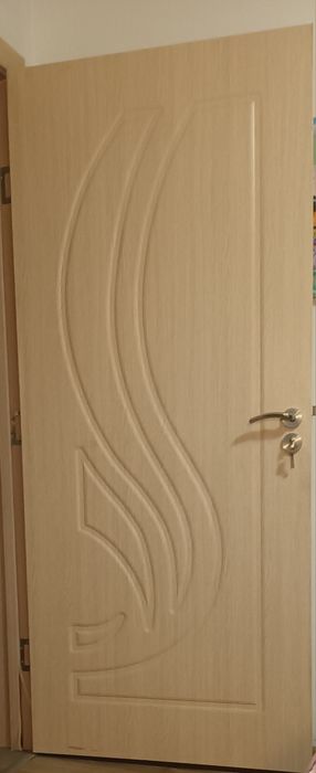 Продавам интериорни врати.