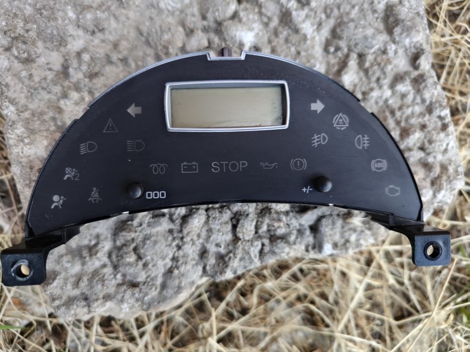 Табло,километраж,дисплей Ситроен с8,Пежо,Ланчия,фиат