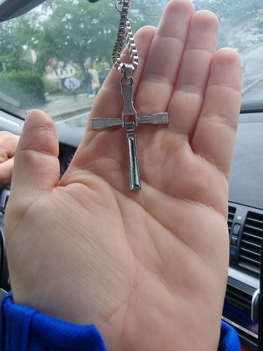 Колие Кръста на Вин Дизел (Домимик Торетојот
Бързи и Яростни