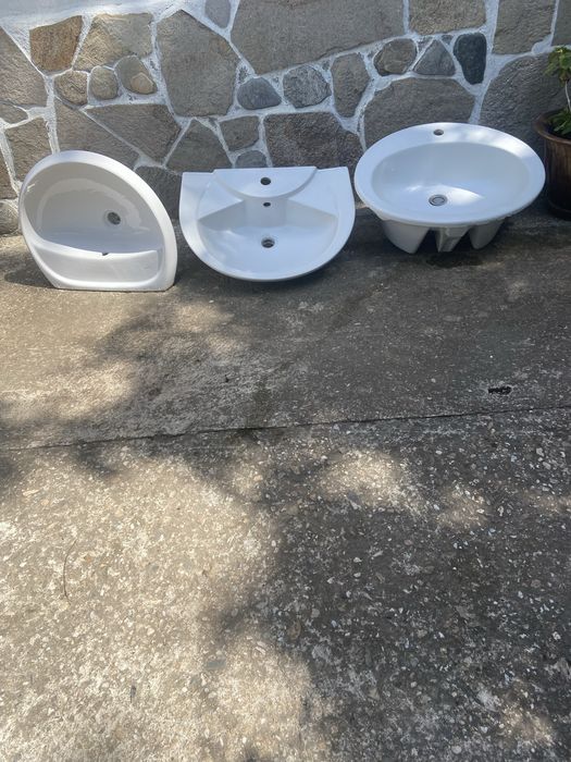 Мивки .Тоалетна чиния и казанчета..