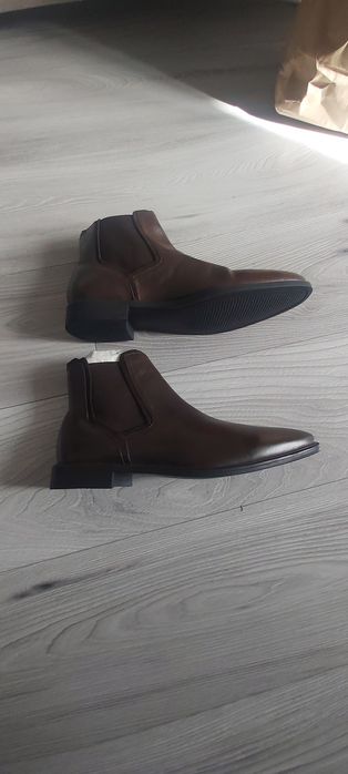 Ghete din piele.