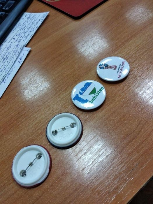 Значки с логотипом компании. Диаметр 4см и 6см под заказ