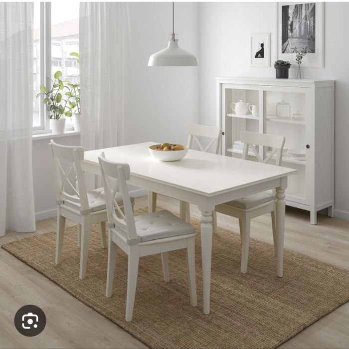 Продам белый стол.