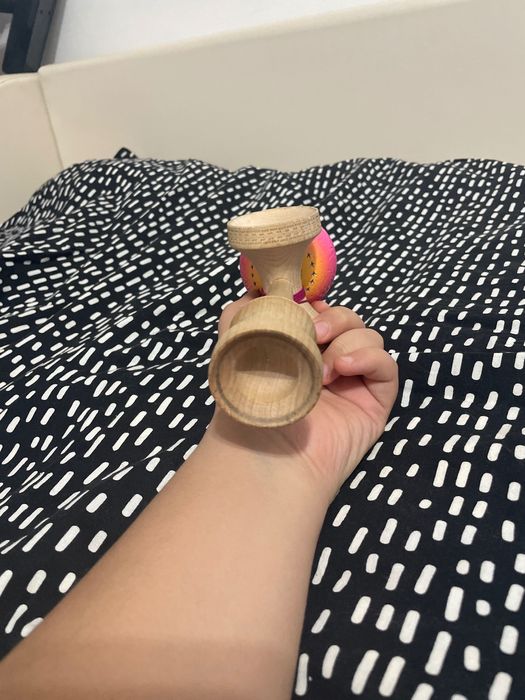 Vând Kendama  bisoi plus o kendama
