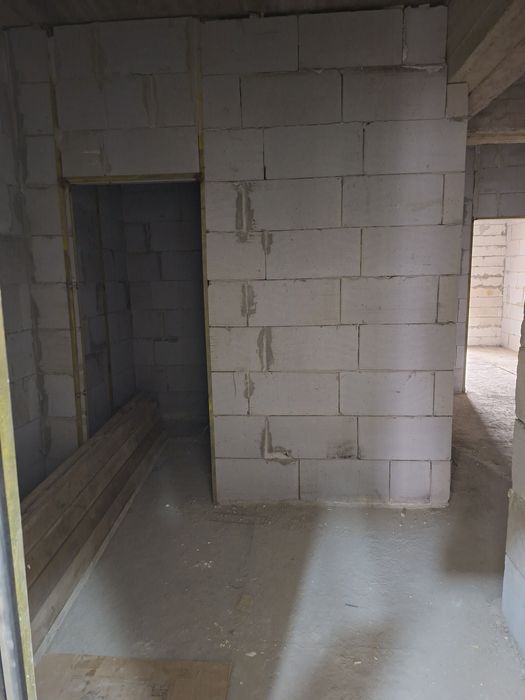 Оху кафеси тогриси уй сотилад 94кв каропка 3 хона