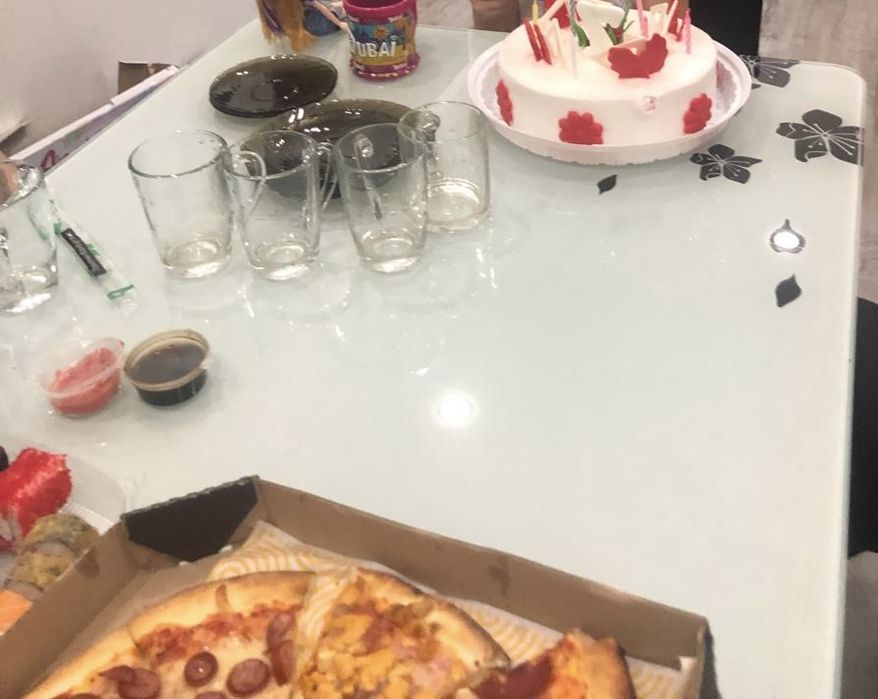 Стол кухонный с стеклянной крышкой нужно слелать ножки металл