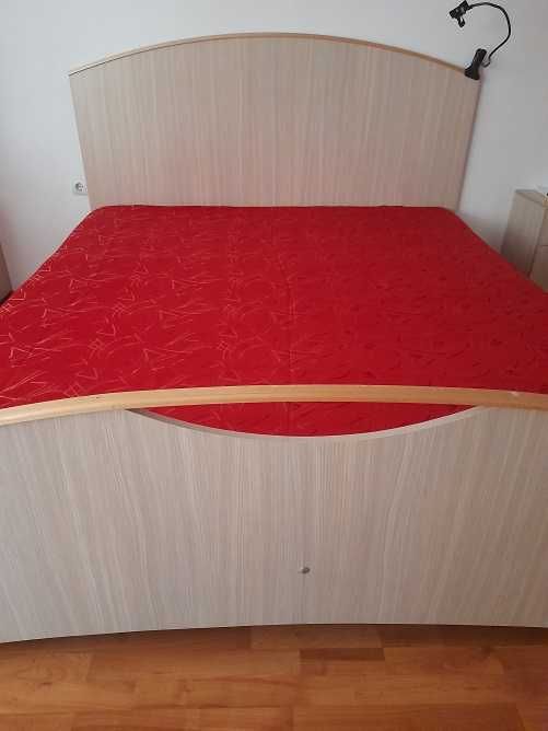 Set nou cuvertura  de pat  si  2 draperii