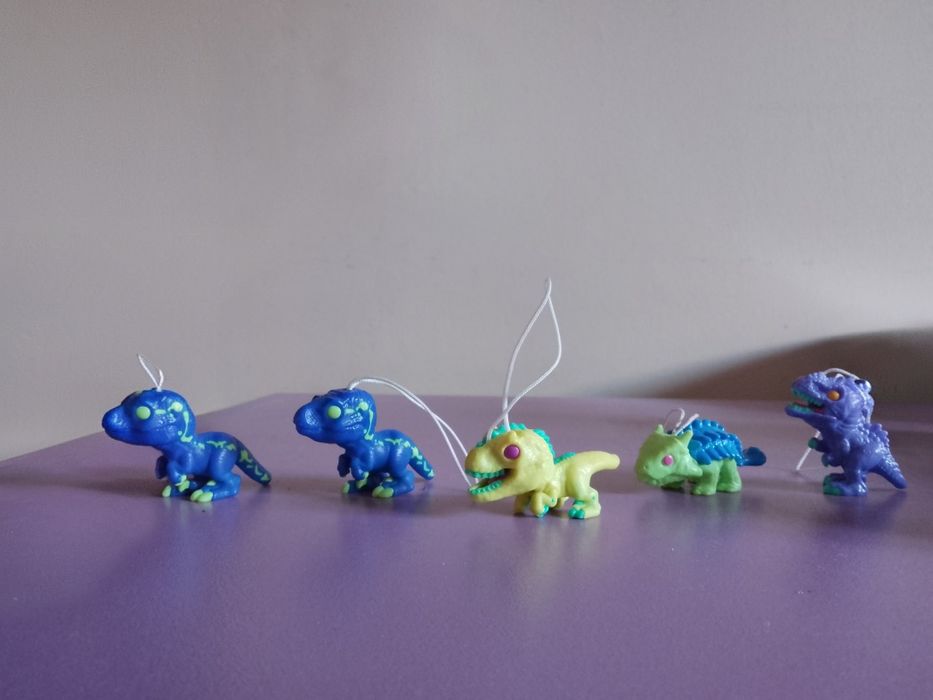 Фигурки - държач за зарядно