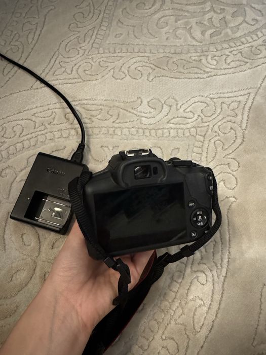 Vand Canon eos r100 NOU