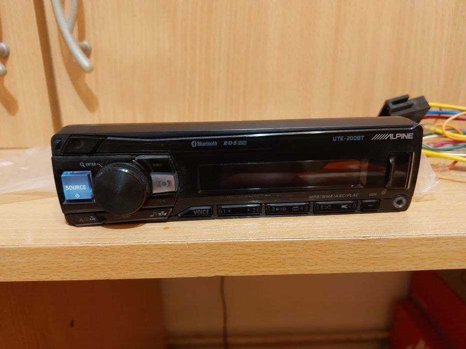 Player auto Alpine UTE-200BT – Bluetooth, USB, AUX, 4x50W – stare foarte bună