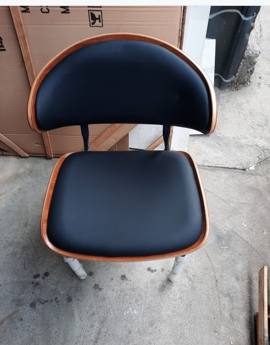 Продается чёрный стул