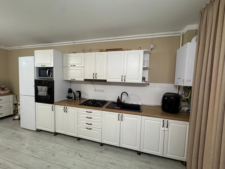 Apartament cu 2 camere + Curte 50mp + parcare