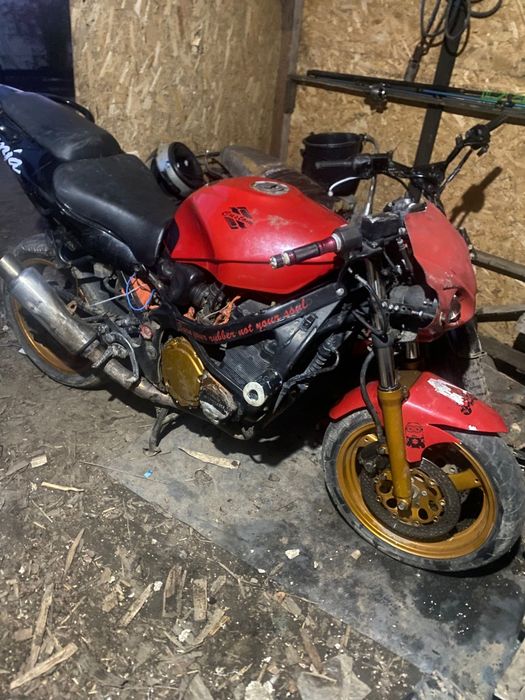 Vand sau schimb Suzuki gsx F 600