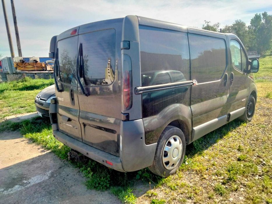 Renault Trafic 2006--pentru piese