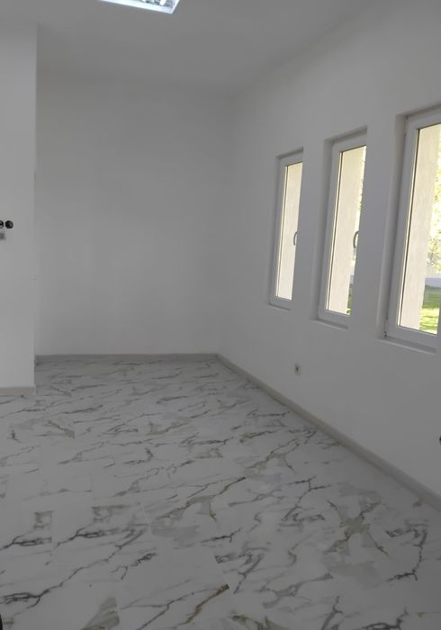 Продавам търговско помещение  намира се в гр. Перник кв. Изток!