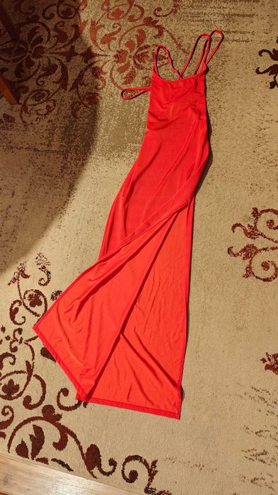 Чисто нова дълга червена рокля