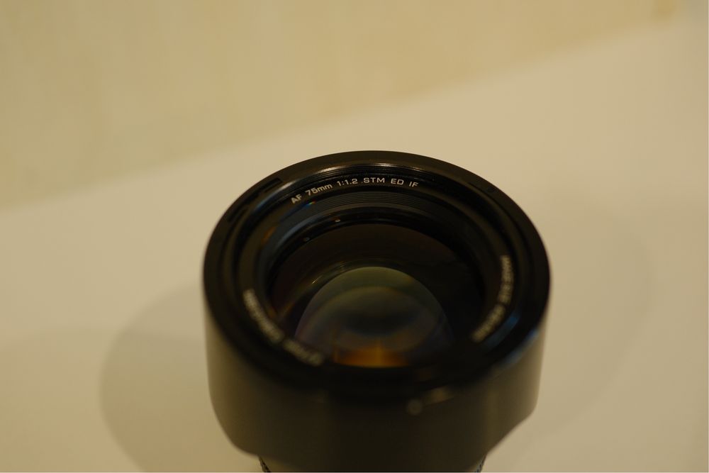 Obiectiv Viltrox 75mm f1.2