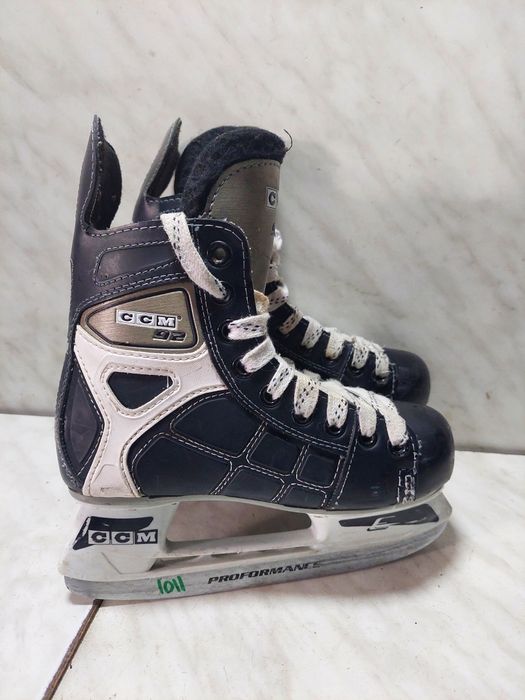 Patine 1011 hochei hochey CCM marime 32  ( 21 cm)