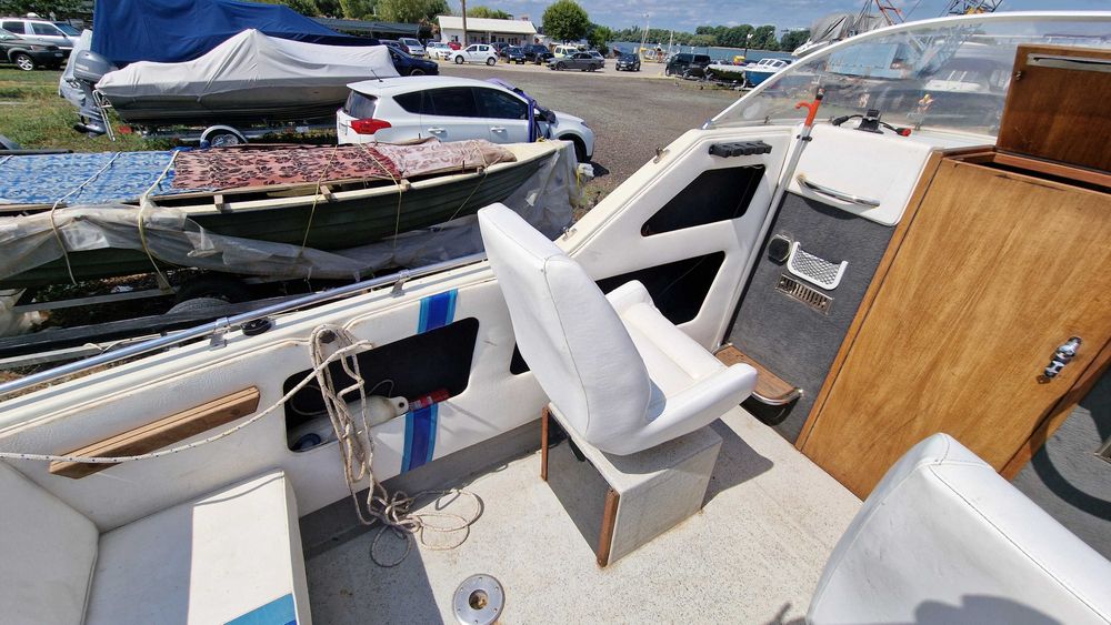 Vand barca cabinata Family 560 cu motor Suzuki 115CP nou si peridoc.